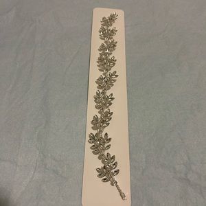 Women’s head jewelry